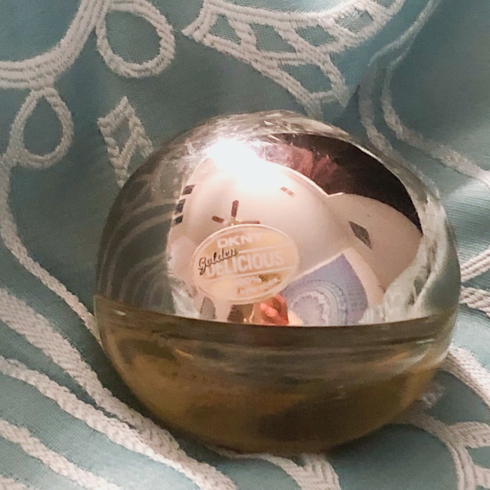 Golden delicious by DKNY